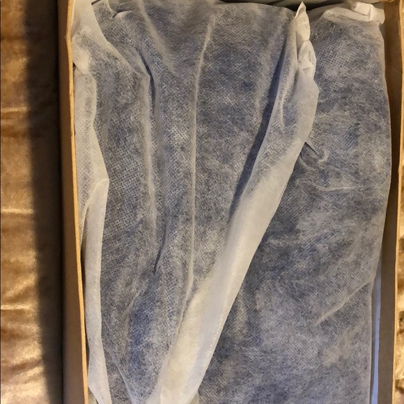 Christian Louboutin - Picture 2 of 5